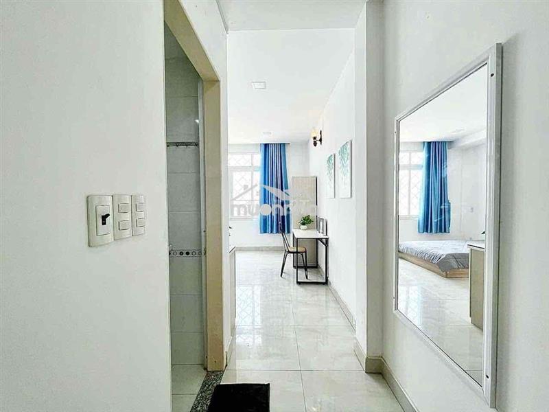 Studio cửa sổ trời full nội thất ngay gần nhà thờ xóm chiếu