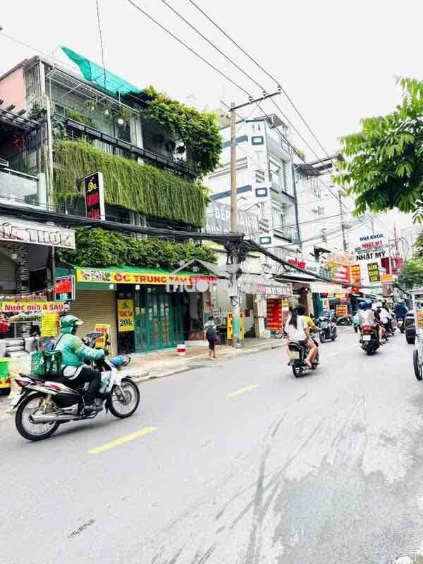 Ngang bề thế gần 6 mét dài gần 10 -nếu muốn có thể xây chia làm 2 căn - 3