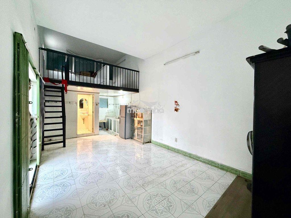 Chung cư cũ_ 2 không gian ngủ 40m2 balcon thoáng ngay chợ bàn cờ q3 - 2