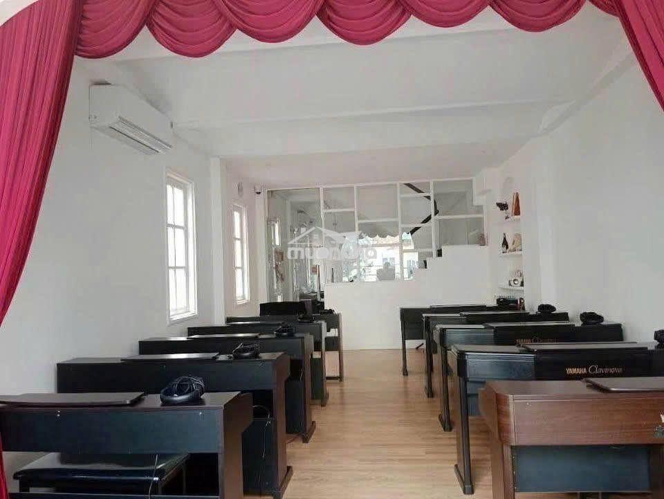 Cho thuê nhà 2 mặt tiền đường đặng dung, phường tân định, quận 1 - 2