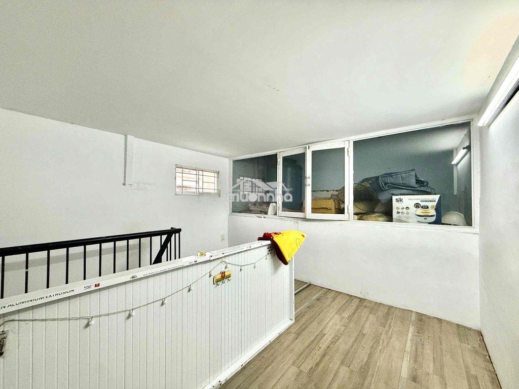 Chung cư cũ_ 2 không gian ngủ 40m2 balcon thoáng ngay chợ bàn cờ q3 - 3