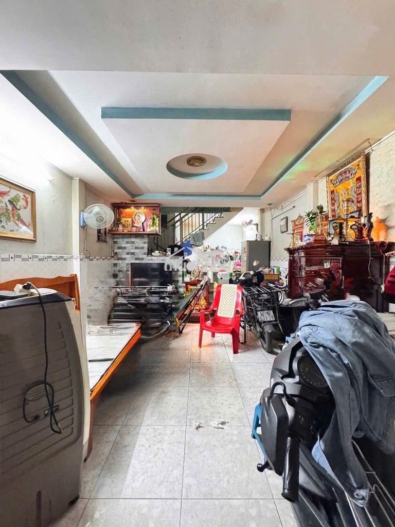 Chủ ngộp bán gấp nhà ngay ngã tư 4 xã giá nhỉnh 3 tỷ