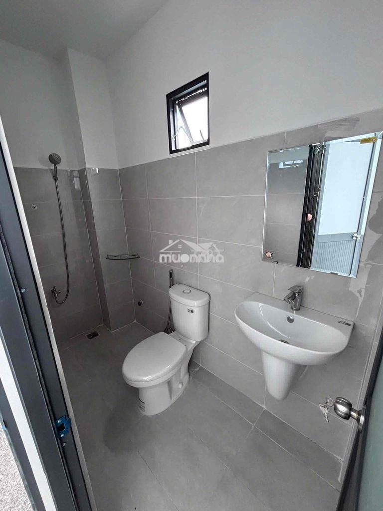 Cho thuê nhà 8tr 2pn 3wc mới xây gần chợ hạnh thông tây 4tầng - 4