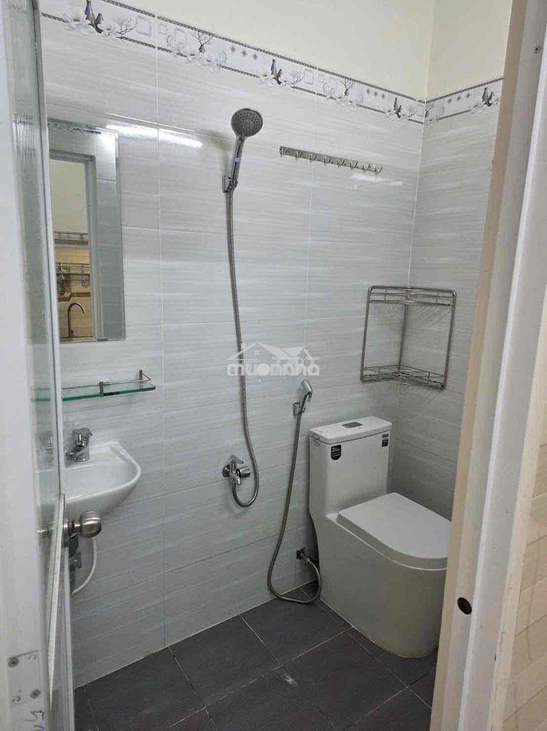 Nhà mới vào ở liền 1 lầu tặng nội thất đường lê văn lương - Ảnh 2