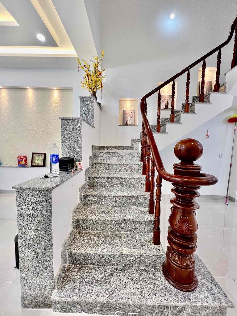 Cho thuê nhà nguyên căn mới sân rộng ôtô 1trệt 2lầu 4pn 4wc hẻm tải - 4