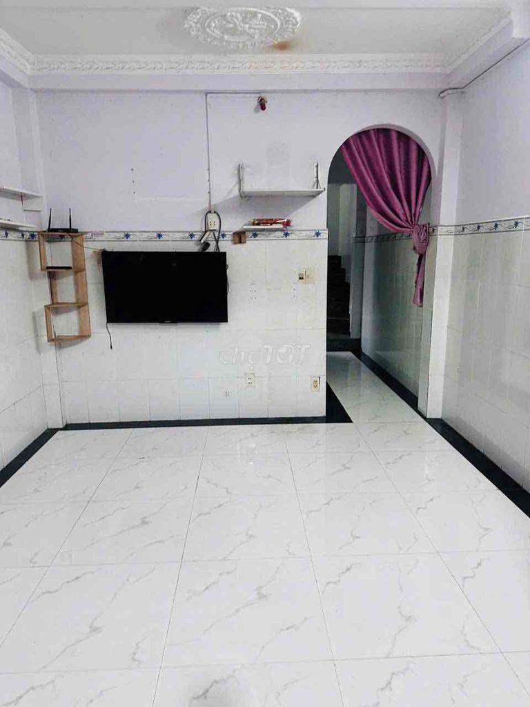 Cg cho thuê 5,5tr/ tháng  nhà bà điểm gần chợ cây me dt 3m2 x 15m trệt