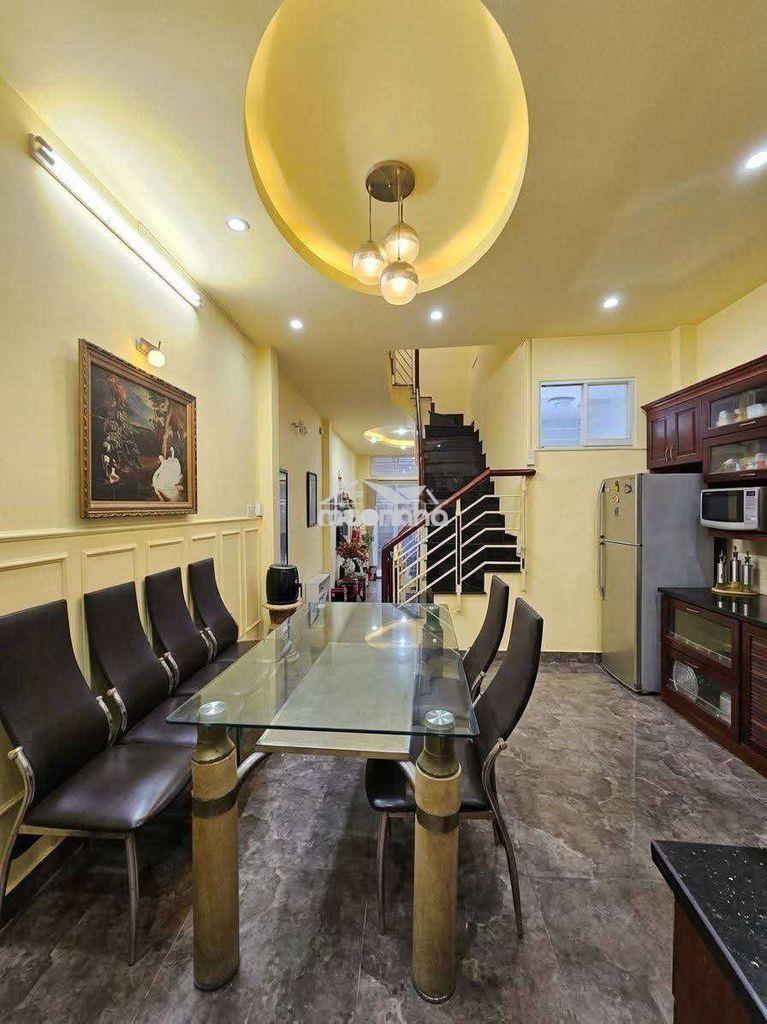 🔥 Hòa bình – đầm sen – 4 tầng, 6 phòng – chỉ 8.999 tỷ.
🏡 4x18m.
