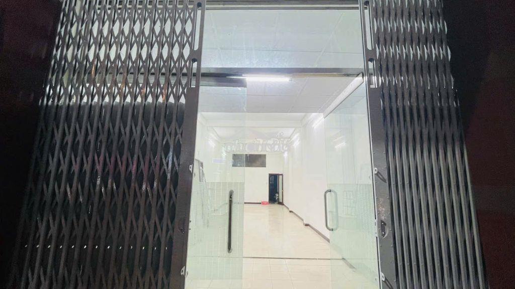 Cho thuê nhà mặt tiền 584 đường 3 tháng 2, 4x16m, 3 tầng, giá 45 triệu - 3