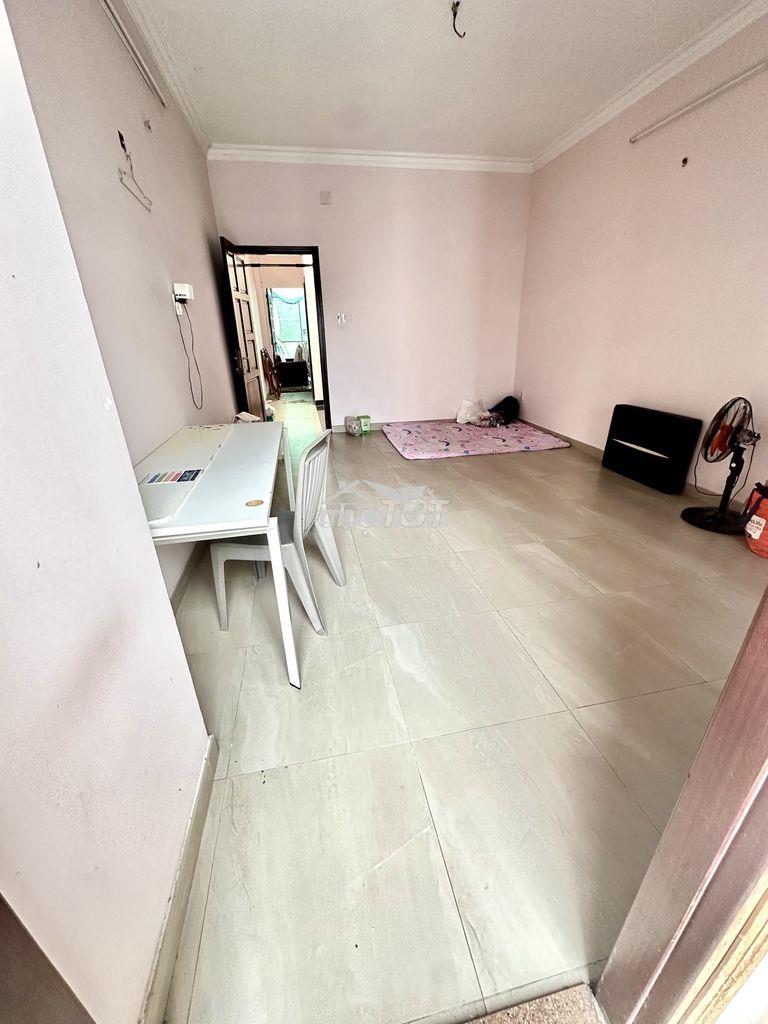Cần cho (2-3nữ) thuê tầng 2 nhà phố dt sử dụng 50m2
