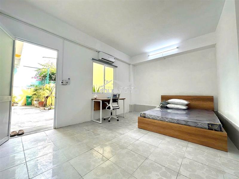 Phòng tầng trệt sân rộng +ngay gần tô hiến thành có thể kinh doanh