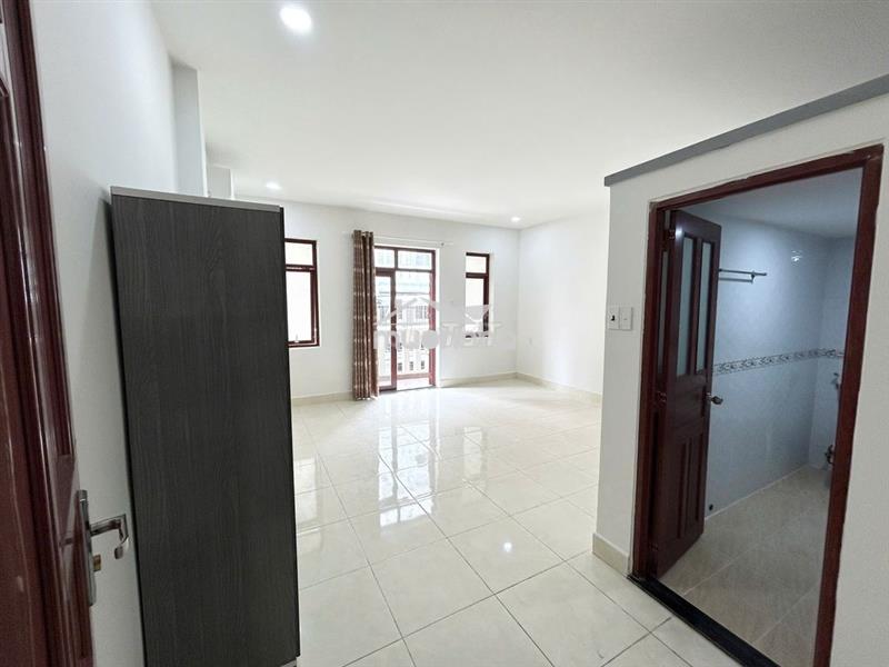 Cho thuê phòng 30m2 có ban công lớn, đầy đủ nt ở bùi văn ba, q7