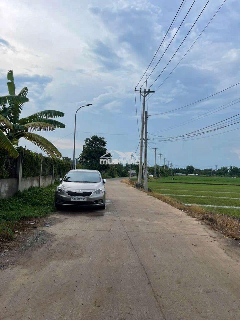 Bán lô đất mặt kênh đường xe hơi xã nhị bình, huyện hóc môn, dt 1626m