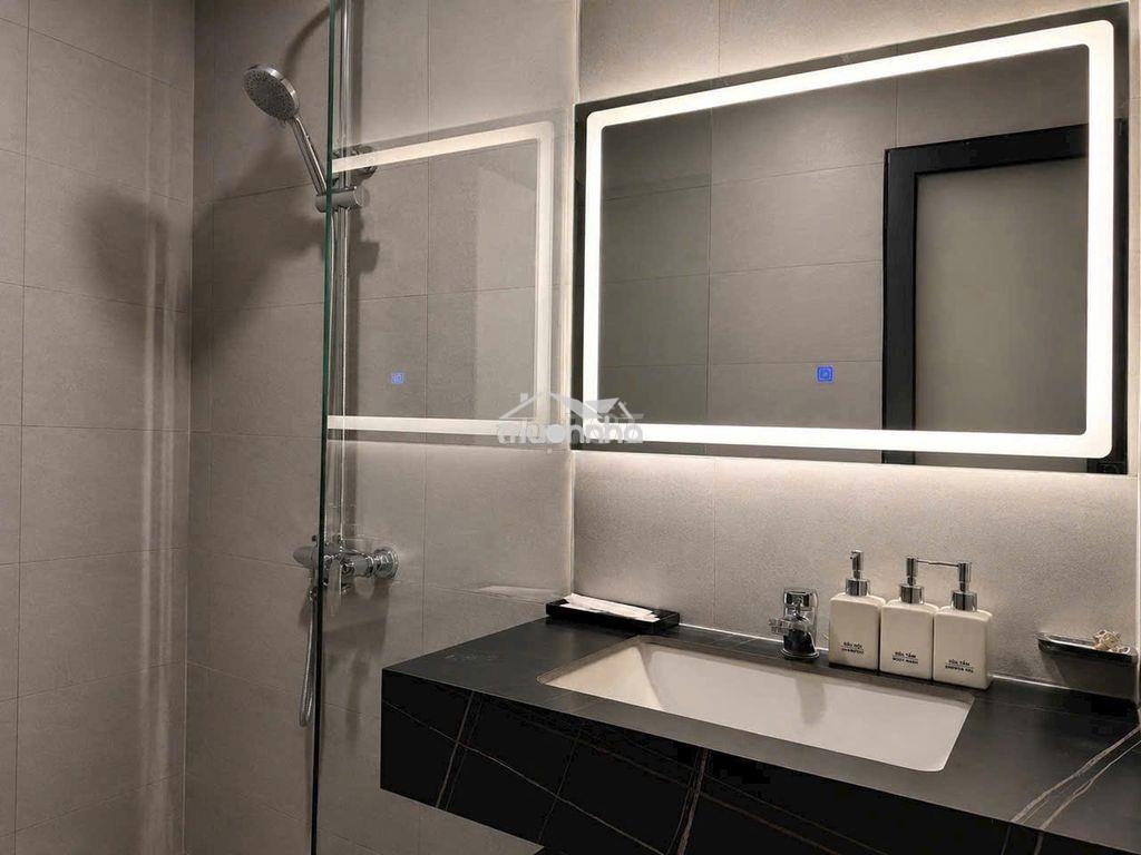 Bán nhà mới có thang máy,10pn, 10wc, gần quận 1 - 4