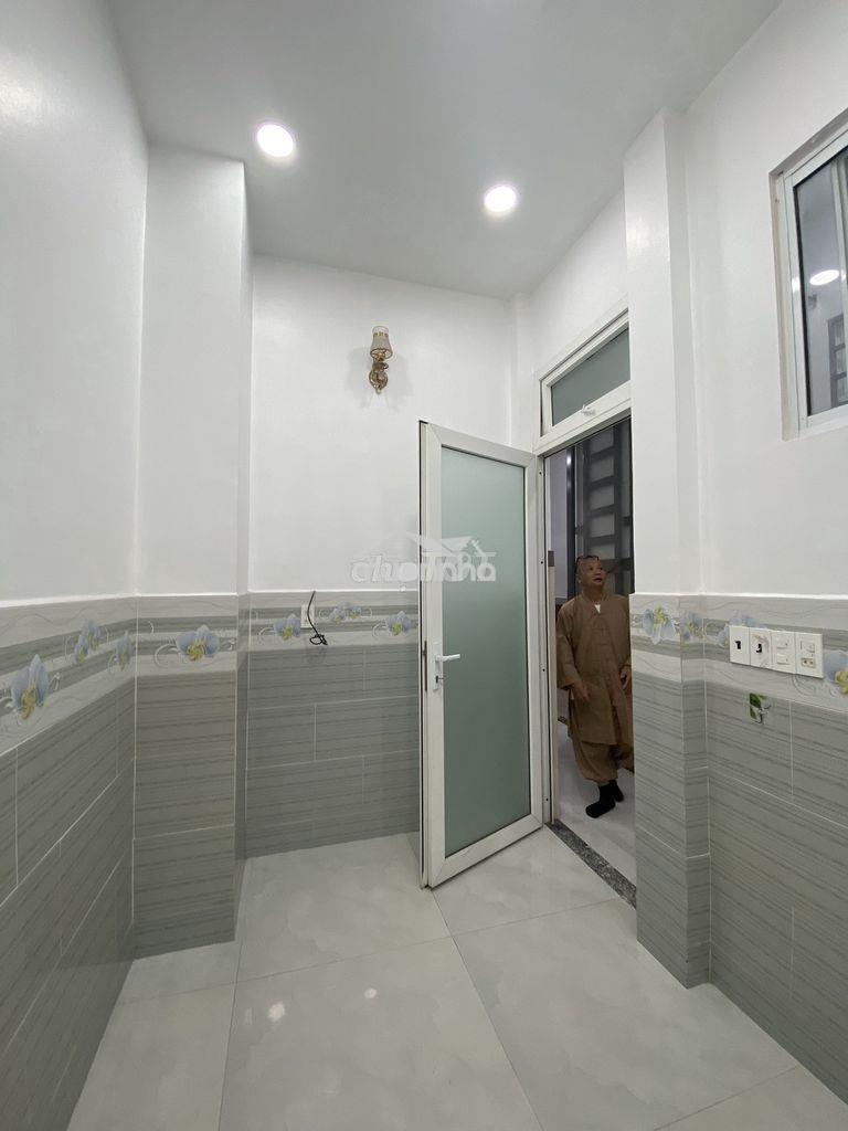 Cho thuê nguyên tầng trệt rộng rãi - 2