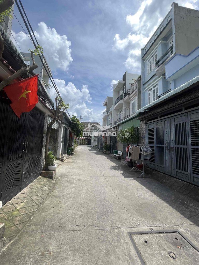 Cho thuê nhà 2 tầng xe hơi ngủ trong nhà gần ngã tư thủ đức - 3