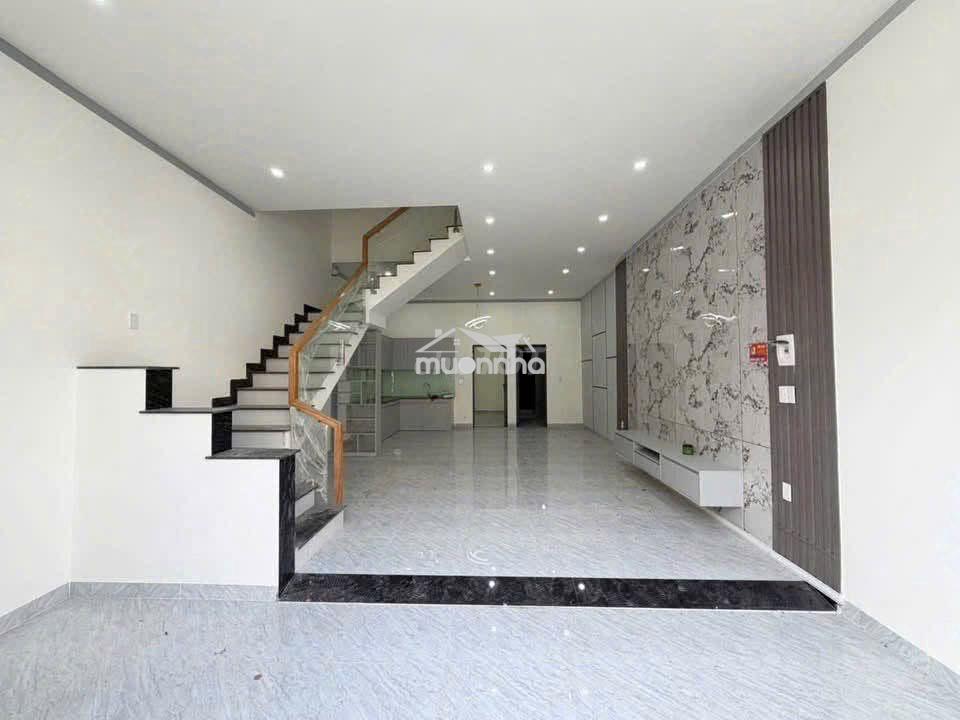 Bán gấp nhà lầu 4pn sổ riêng thổ cư 100% ngay cuối đường đồng khởi - Ảnh 2