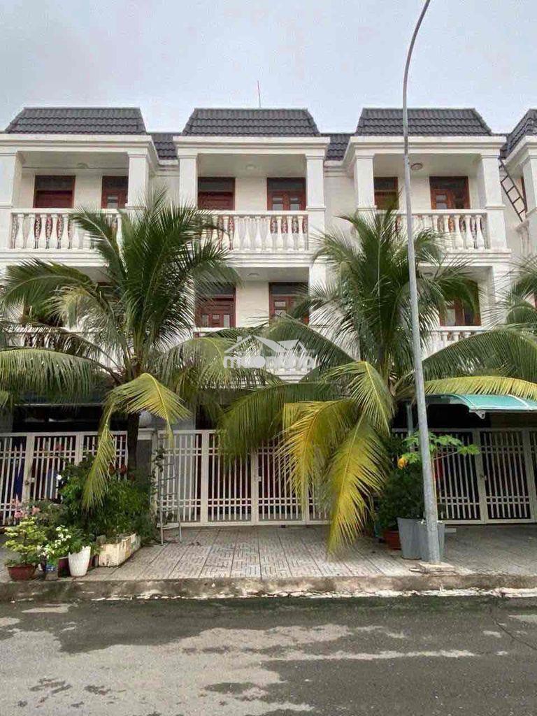 Cho thuê nhà 1 trệt 2 lầu kdc đức huy - gần chợ đông hoà, làng đại hoc