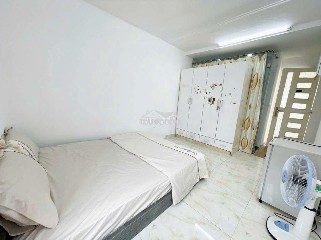 Studio ban công trần khắc chân giữa tr quang khải - cầu tr khánh dư - Ảnh 3