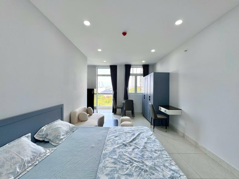 Cho thuê căn hộ ban công 40m2 máy giặt riêng full nội thất có chỗ đậu ô tô ngay đặng thuỳ trâm gần văn lang cơ sở 3 giáp quận 1,3 khu an ninh , hẻm dân trí cao