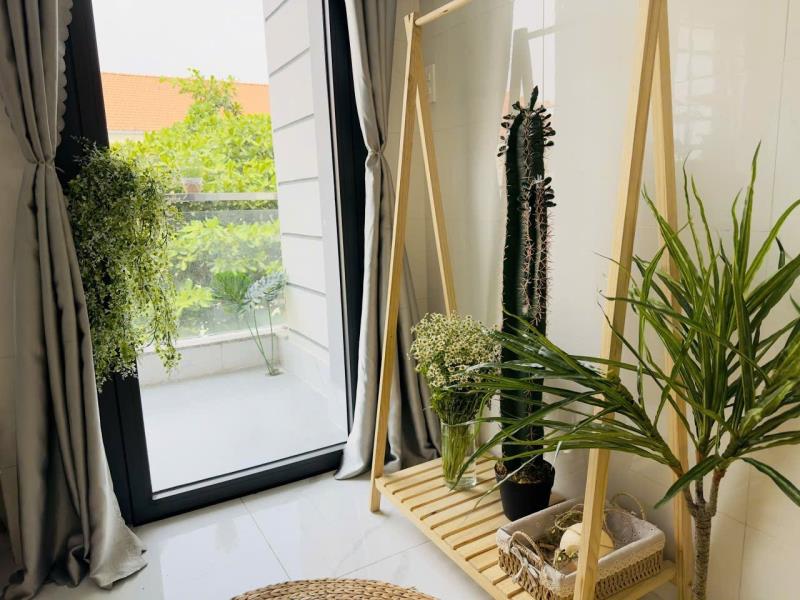 Studio ban công, đủ nội thất, ngay khu ẩm thực quận 7, sầm uất, tiện ích đầy đủ - Ảnh 2