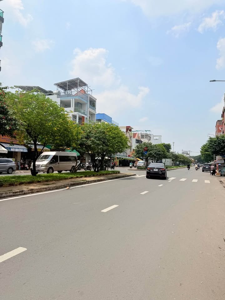 Lê thúc hoạch mặt tiền lô góc – 3 tầng 108m ngang 8 – dòng tiền 30 chỉ 17.x - Ảnh 4