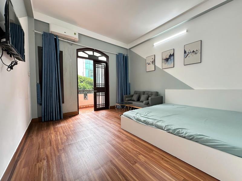 Ho thuê căn hộ có ban công rộng full nội thất đường đào duy anh quận phú nhuận, sát q1, q3