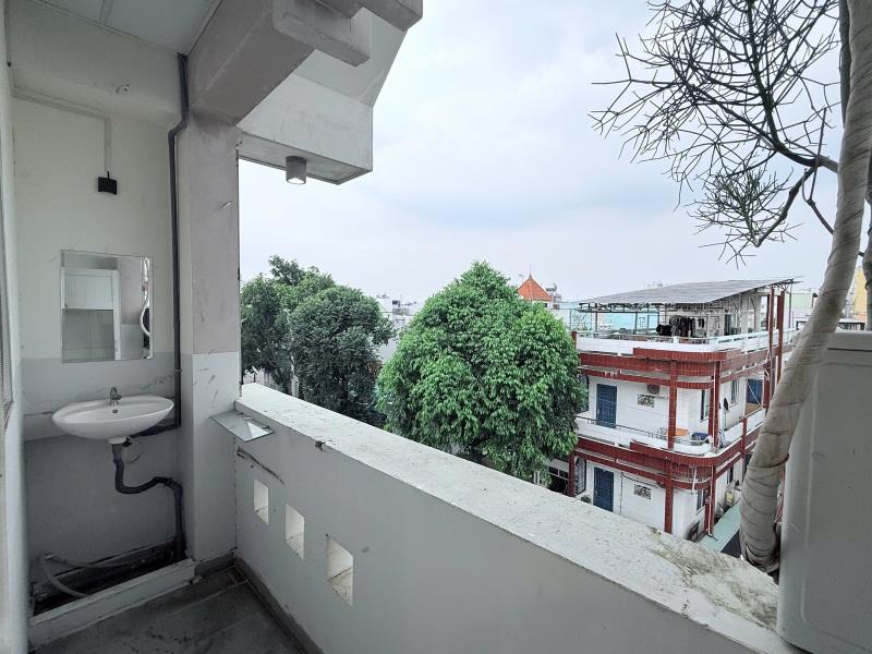 Phòng ban công lớn , thoáng mát , mặt phố , đầy đủ tiện nghi gần aeon mall , đại học công thương, văn hiến - Ảnh 2