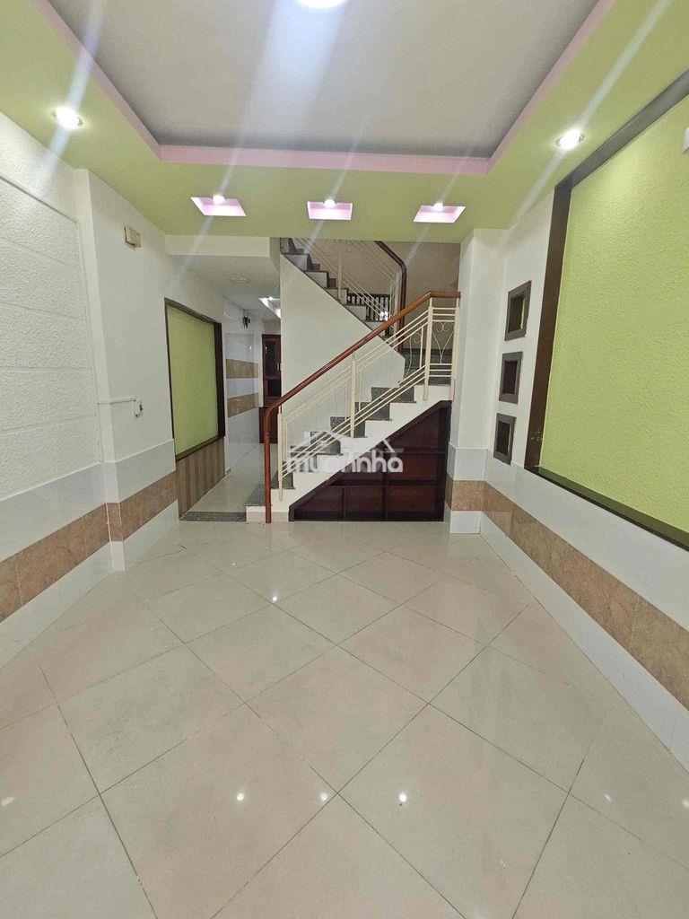 Minh phụng q11 / 15triệu xe hơi đỗ cửa
