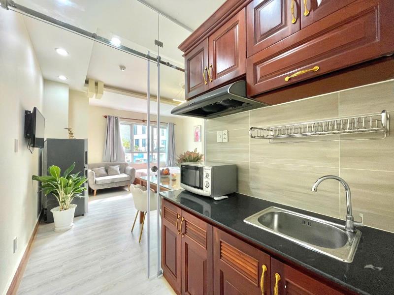 Cho thuê căn hộ 1pn tách bếp, cửa sổ kính view thành phố, máy giặt riêng – nguyễn cửu vân, bình thạnh giáp hàng xanh, quận 1