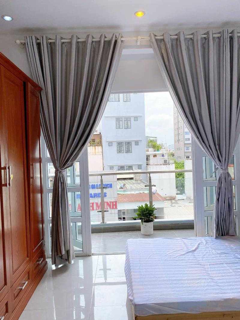 Cho thuê căn hộ có ban công rộng thoáng mát full nội thất đường nguyễn văn thương quận bình thạnh, sát đh hutech, uef, quận 1