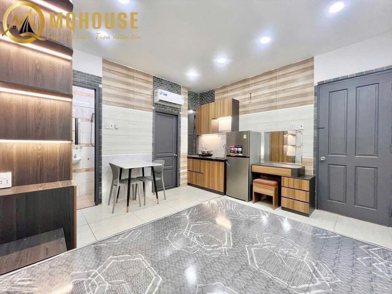 Phòng trọ ban công full nội thất 30m2 sát phan xích long đường nguyễn công hoan gần q1