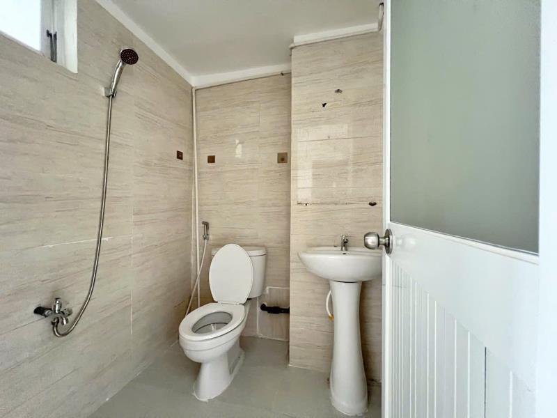 Duplex rộng 40m2_gác cao_thang máy_đi bộ qua đại học văn lang_emart_vincom_dương quảng hàm  - Ảnh 3