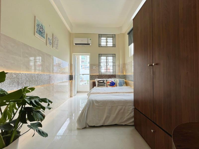 Cho thuê phòng có ban công, rộng 38m2, full nội thất - quốc lộ 13 gần bến xe miền đông cũ, ngã tư hàng xanh, đại học ngoại thương ở bình thạnh