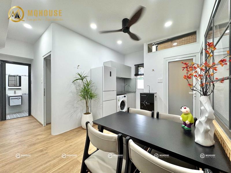 Cho thuê căn hộ full nội thất, 1 phòng ngủ, tách bếp, phòng ăn, máy giặc riêng, cửa sổ thông thoáng, thang máy, phù hợp gia đình ở 2-4 người, khu vực tân bình, gần sân bay tân sơn nhất,…
