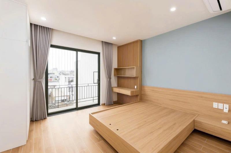 Góc phòng 30m2 ban công chill tone gỗ ấm áp, ngay trung tâm phan xích long