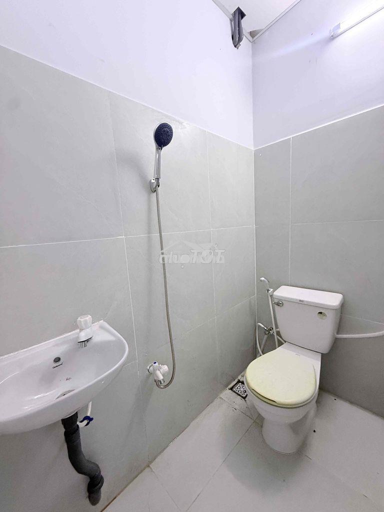 Phòng mới xây, gác cao, tách bếp - Ảnh 4