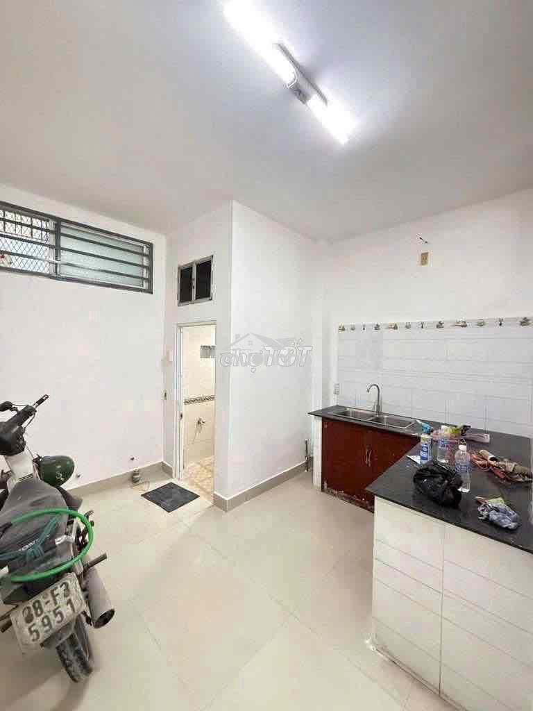Nhà 1 trệt 1 lầu sạch đẹp 2 phòng ngủ 2wc hẻm an ninh thống nhất - Ảnh 2