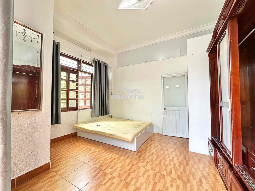 Cho thuê 2 phòng ngủ ban công + cửa sổ trời siêu thoáng mát - Ảnh 2