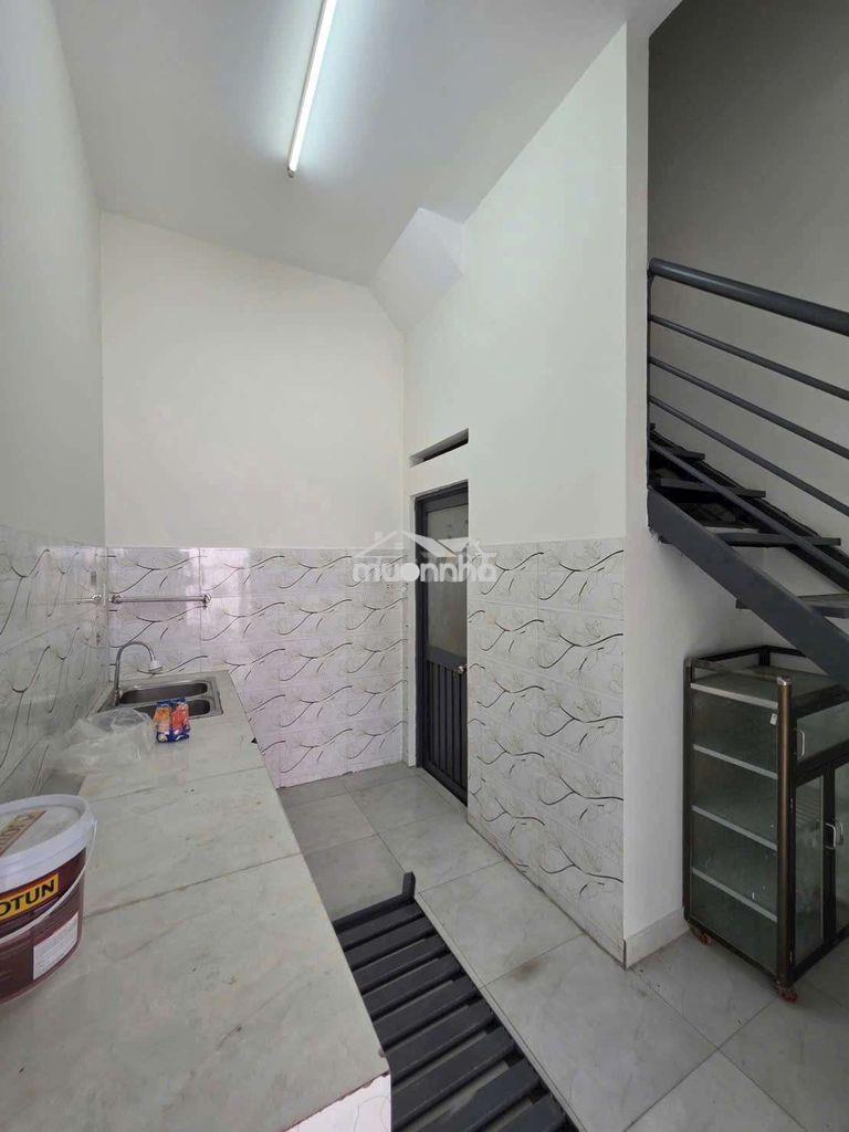 Góc 2 mặt tiền - có sân rộng rãi - xe hơi tới nhà - Ảnh 3