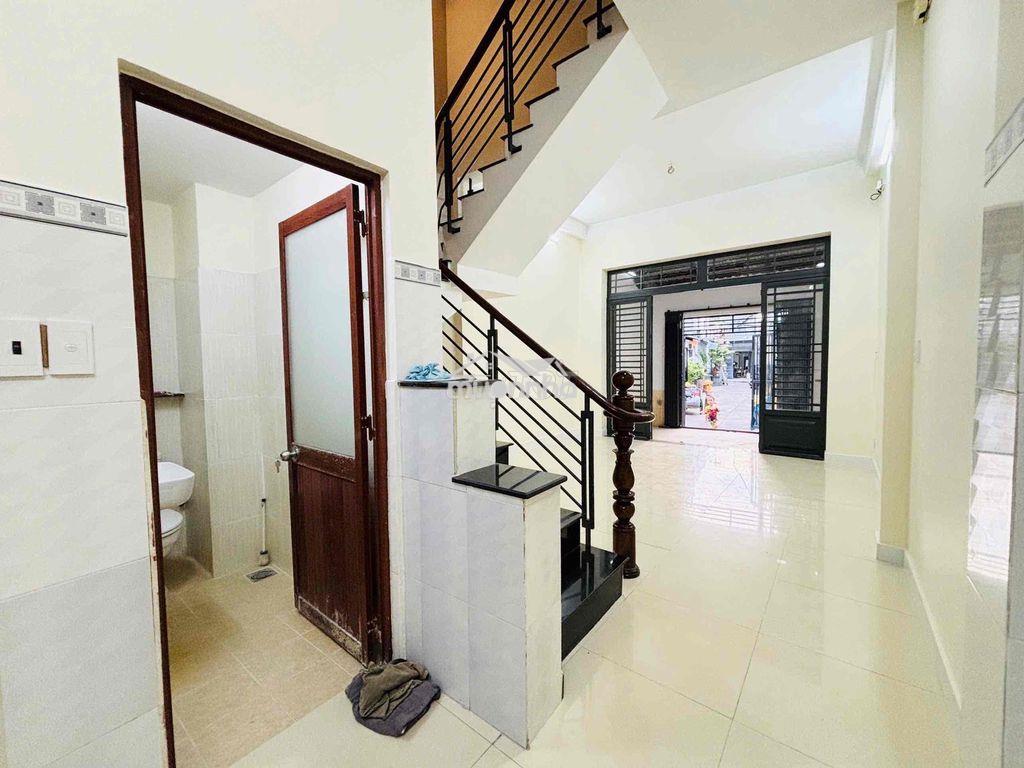 Cho thuê nhà 4x14m 1 trệt 2 lầu 4pn hxh lạc long quân - tân bình - Ảnh 4