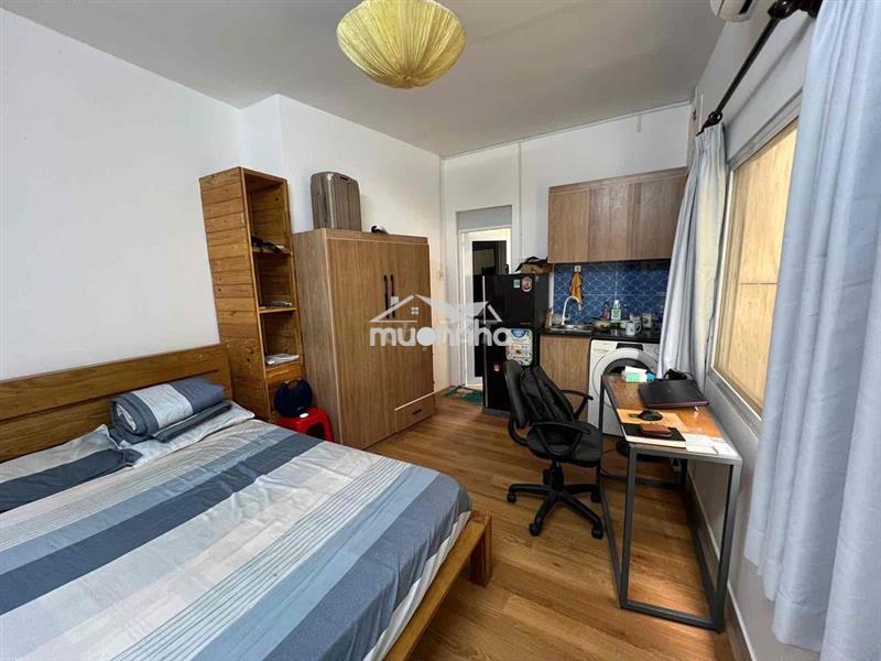 Trống sẵn căn studio cửa sổ trời thoáng ngay công trường dân chủ q3