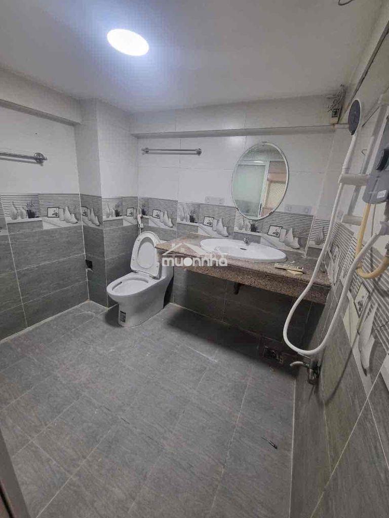 Cho thuê nhà 1 trệt 2 lầu, 3pn 3vs - võ văn kiệt q1 - Ảnh 3