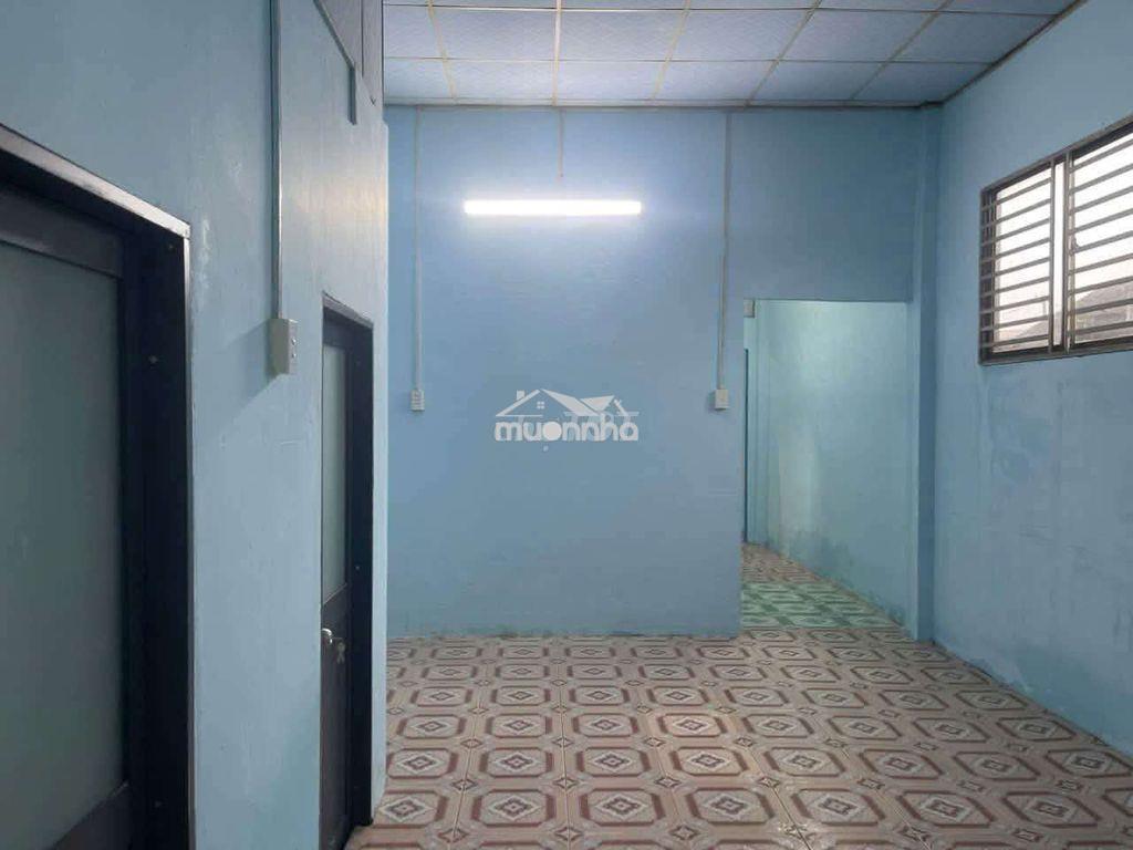 Chỉ 2 tỷ 550 sở hữu ngay hộ khẩu hóc môn 105m2 fun thổ .cấp 4 còn mới - Ảnh 4