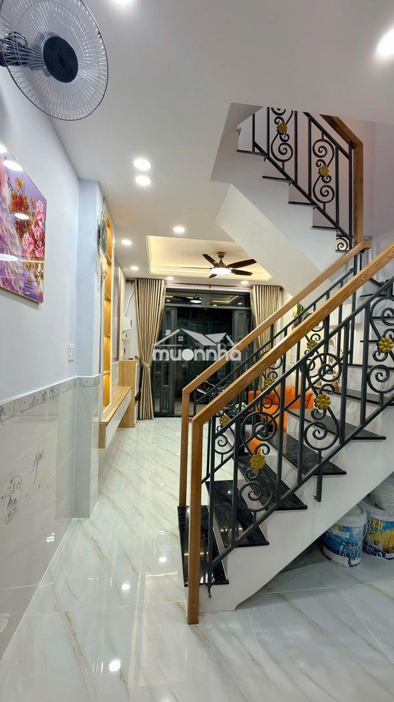Nhà đẹp - vị trí đẹp - 4 phòng - chính chủ cần bán gấp - Ảnh 3