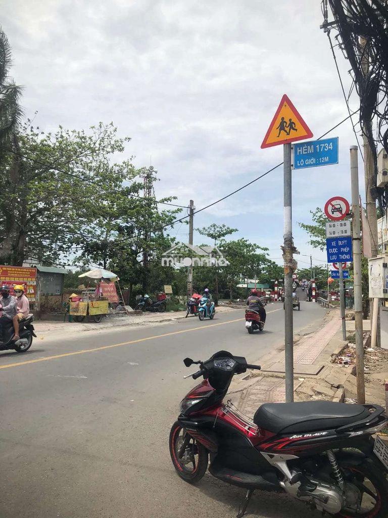 Nhà đang trống cần gia đình hoặc sinh viên vào ở ngay 