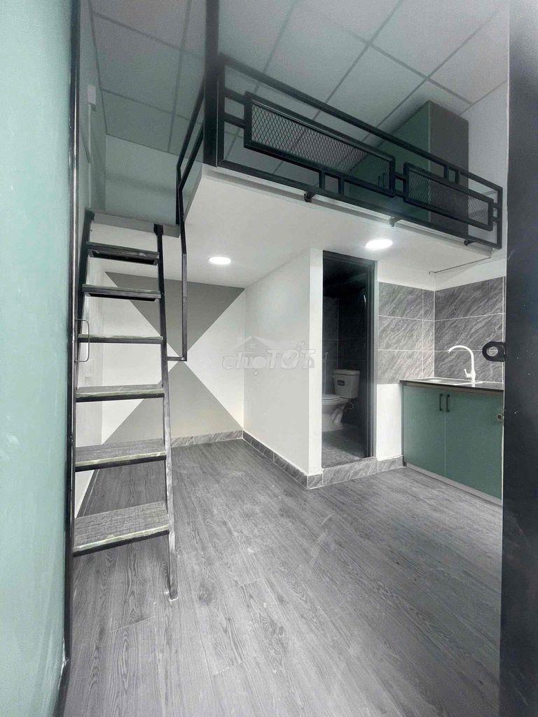 Cho thuê phòng gác ban công riêng full nội thất ngay etown cộng hoà