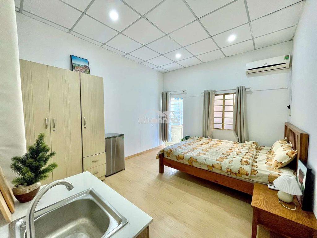 Ban công nội thất mới 100% ngay hoàng sa trường sa quận 3 - Ảnh 2