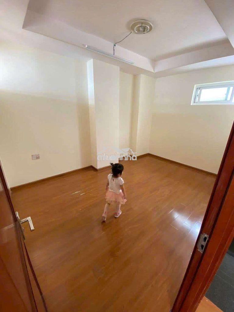 Penthouses plaza cộng hoà
145m2 4pn 1 khách 1 bếp
- Ảnh 2