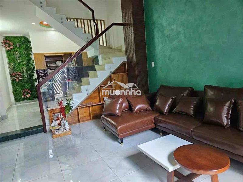 Cho thuê 10tr/1th nhà 3 tầng - đường xe hơi thông q9